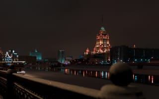 Картинка Москва ночью,  Освещение,  Отражение,  Перила,  Ночь,  Москва