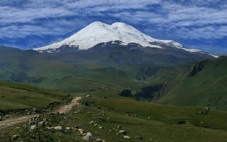 Картинка Эльбрус,  луг,  небо,  вулкан,  горы,  Кавказ,  4k,  5k