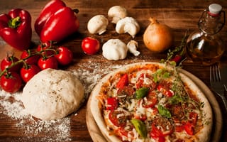 Картинка пицца, томаты, перец, тесто, оливки, маслины, оливковое масло, сыр, базилик, чеснок, лук, грибы