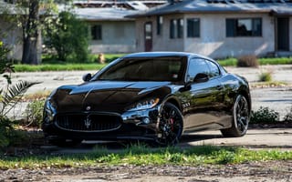 Картинка Maserati, black, отражение, Granturismo, вид спереди, страдале, трава, грантуризмо, мазерати, асфальт, MC Stradale, чёрный
