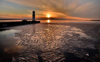 Обои закат, солнце, маяк, залив, лед