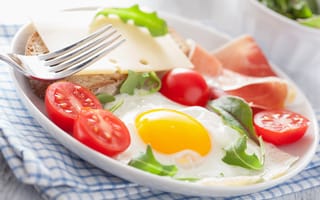 Картинка завтрак, еда, вкусная, помидор, черри, яйца, яичница, рукола