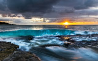 Картинка побережье, рассвет, солнце, океан, волны, шторм
