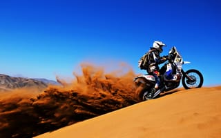 Картинка байк, мотоцикл, спортбайк, спорт, скорость, быстрый, дюна, засушливый, холм, бархан, пустыня, песок, песчаный, мотоциклист