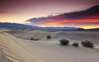 Картинка песок, пустыня, закат, небо, горы, облака