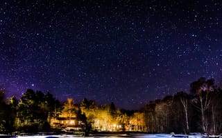 Картинка ночь, деревья, небо, освещение, дома, зима, звезды