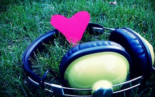 Картинка сердце, музыка, music, love, трава, наушники, макро, любовь