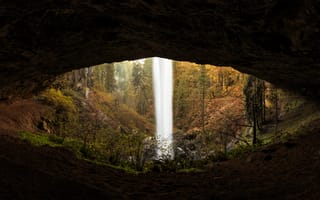 Картинка водопад, природа, скала, пещера, лес, деревья, дерево