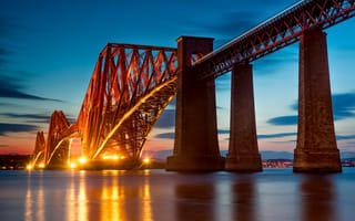 Картинка Forth Bridge, огни, вечер, залив, Эдинбург, мост, город, Scotland, Ферт-оф-Форт, Edinburgh, Alba, Шотландия, Форт-Бридж