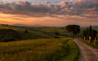 Картинка Тоскана, Италия, природа, холм, луг, поле, вечер, закат, заход, облака, туча, облако, тучи, небо
