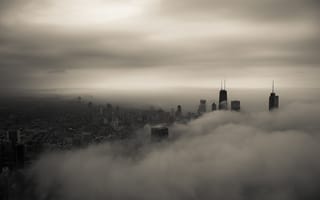 Картинка город, города, здания, небоскреб, высокий, здание, мегаполис, сумерки, вечер, облачно, облачный, облака, туман, дымка