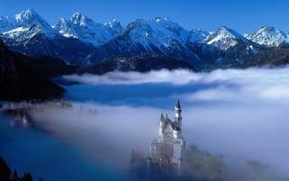 Картинка Нойшвантайнский замок, Замок Нойшванштайн, замок, Бавария, Германия, архитектура, гора, облака, туча, облако, тучи, небо, облачно, облачный, туман, дымка
