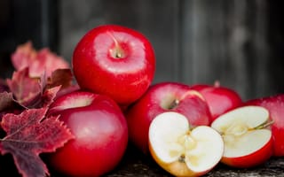 Картинка листья, осень, красные сочные яблоки, урожай