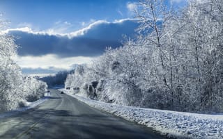 Картинка пейзаж, машины, зима, голубое небо, дорога, снег