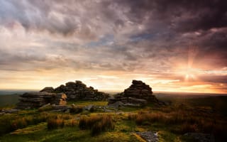 Картинка закат, Великобритания, скалы, Дартмур, солнечный свет, национальный парк, облака