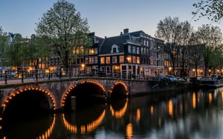 Картинка Амстердам, Нидерланды, Европа, город, города, здания, мост, ночной город, ночь, огни, подсветка