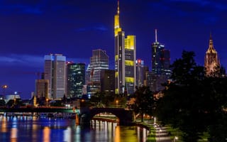 Картинка Франкфурт-на-Майне, Франкфурт, Германия, город, города, здания, небоскреб, высокий, здание, ночной город, ночь, огни, подсветка, отражение