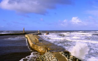 Картинка Уитби, Англия, море, маяки, волны