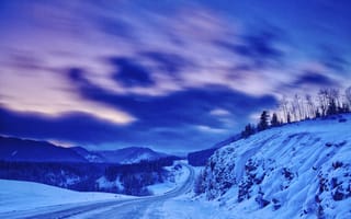 Картинка облака, небо, вечер, горы, дорога, снег, зарево, зима