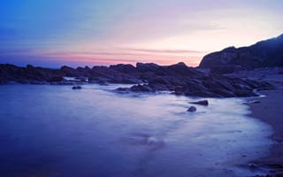 Картинка камни, вода, берег, небо, цвет, вечер, песок, море, фиолетовый
