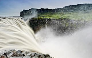Картинка скалы, Исландия, водопад, вода, Национальный парк Ватнаекуль, поток, брызги, небо