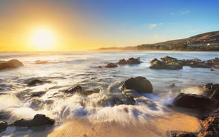 Картинка океан, море, вода, природа, берег, побережье, песок, песчаный, пляж, камень, утро, утренний, рассвет, восход, солнце