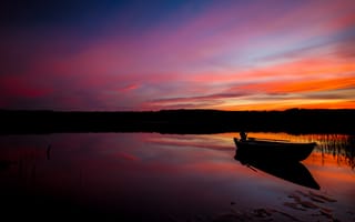 Картинка закаты, вечер, вода, озеро, пруд, лодка, отражение