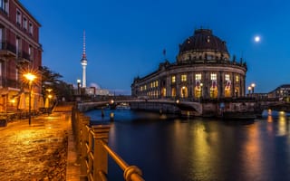 Картинка Берлин, Германия, город, города, здания, архитектура, ночь, темнота, ночной город, огни, подсветка