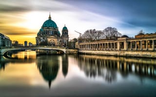 Картинка Берлин, Германия, город, города, здания, архитектура, вода, озеро, пруд, вечер, закат, заход