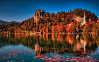 Картинка осень, озера, озеро, природа, вода, пейзаж, скала, лес, деревья, дерево, отражение, замок, крепость