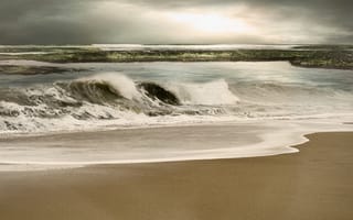 Картинка пляж, непогода, просвет, море, волны, песок, тучи
