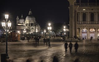 Картинка колонны, Италия, огни, Венеция, пьяцетта, ночь