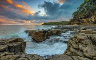 Картинка камни, море, побережье, деревья, тучи, Австралия, Queensland