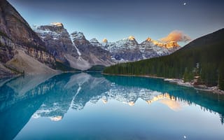 Картинка лес, Канада, Moraine Lake, Alberta, скалы, небо, горы, озеро, деревья