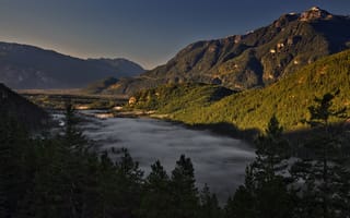Картинка туман, лес, Канада, скалы, долина, Сквамиш, горы, Squamish Valley, деревья