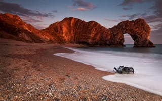 Картинка пейзажи, скалы, арка, море, камень, вода, галька, скала, океан, камни, пляжи, природа, арки