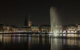 Картинка небо, фонтан, озеро Альстер, Гамбург, Германия, ратуша, дома, ночь