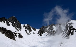 Картинка горы, снег, облака, небо, альпинист
