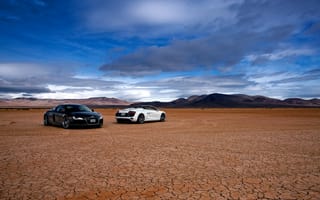 Обои 2011, две, R8Spyder, небо, облака, Audi, пустыня