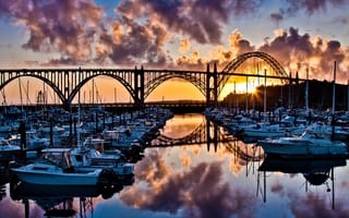 Картинка облака, лодки, мост, отражение, солнце