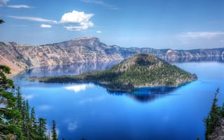 Картинка США, панорама, скалы, озеро, небо, Crater Lake National Park, остров, облака, деревья