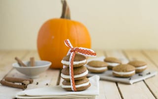 Картинка biscuits, cookies, пирожные, тыква, autumn, печенье, pastry, еда, pumpkin, бисквиты, ribbon, sweet
