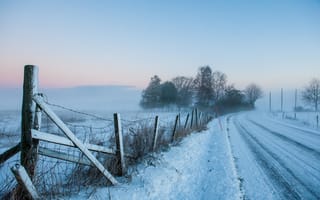 Картинка дорога, снег, забор, утро