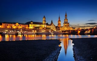 Картинка Dresden, архитектура, Германия, город, ночь, берег, Deutschland, река, Дрезден, Эльба, мост, здания, огни, лодки