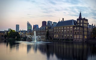 Картинка фонтан, река, дома, Hague, Нидерланды, вечер