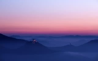 Картинка замок, холмы, утро, туман, крепость