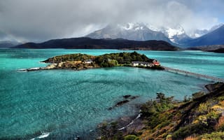 Картинка горы, Чили, Pehoe Lake, озеро, островок, мост, домики, Patagonia