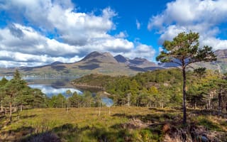 Картинка облака, горы, бухта, деревья, берег, Upper Loch Torridon, Шотландия, залив