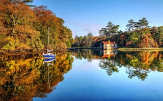 Картинка осень, озеро, яхта, графство Мейо, домик, лодка, Ирландия