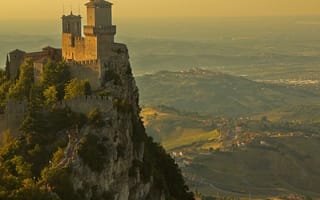 Картинка скала, гора, башня, долина, Италия, крепость, Сан-Марино